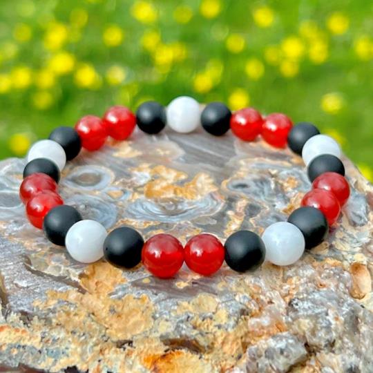 Minerální náramek onyx, karneol, jadeit - KORÁLOVKA